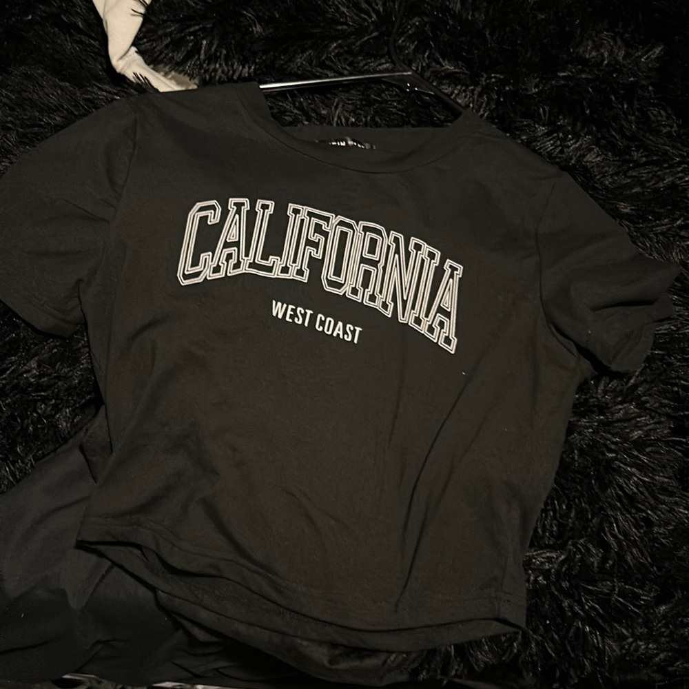 Cropped Black shirt, size medium
